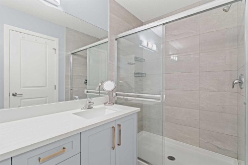 3304 2 Street Ne, Calgary, AB - Indoor Photo Showing Bathroom