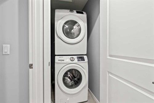 3304 2 Street Ne, Calgary, AB - Indoor Photo Showing Laundry Room