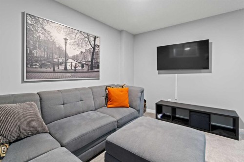 3304 2 Street Ne, Calgary, AB - Indoor Photo Showing Living Room
