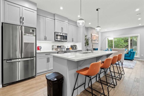3304 2 Street Ne, Calgary, AB - Indoor Photo Showing Kitchen With Stainless Steel Kitchen With Upgraded Kitchen