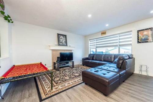 33 Marth'S  Meadow Place Ne, Calgary, AB - Indoor Photo Showing Living Room