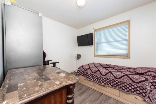 33 Marth'S  Meadow Place Ne, Calgary, AB - Indoor Photo Showing Bedroom
