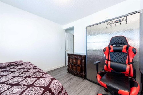 33 Marth'S  Meadow Place Ne, Calgary, AB - Indoor Photo Showing Bedroom