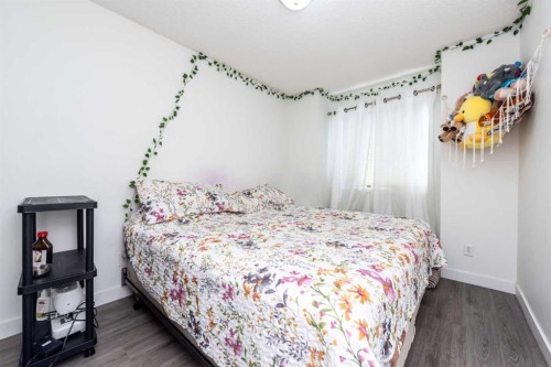 33 Marth'S  Meadow Place Ne, Calgary, AB - Indoor Photo Showing Bedroom