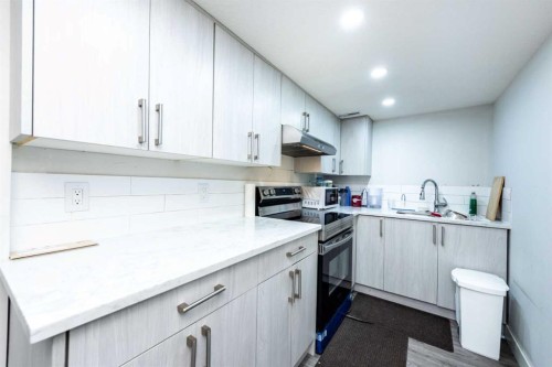 33 Marth'S  Meadow Place Ne, Calgary, AB - Indoor Photo Showing Kitchen