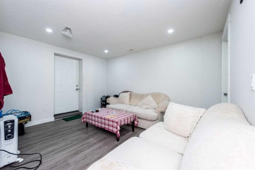 33 Marth'S  Meadow Place Ne, Calgary, AB - Indoor Photo Showing Bedroom