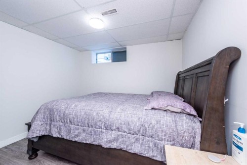 33 Marth'S  Meadow Place Ne, Calgary, AB - Indoor Photo Showing Bedroom