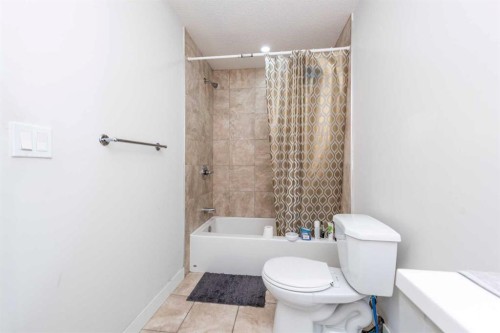 33 Marth'S  Meadow Place Ne, Calgary, AB - Indoor Photo Showing Bathroom