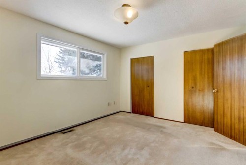 4620 31 Avenue Ne, Calgary, AB - Indoor Photo Showing Other Room