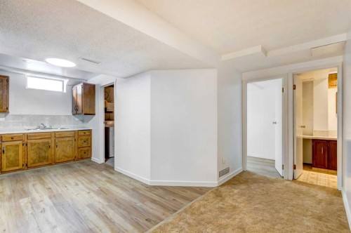 4620 31 Avenue Ne, Calgary, AB - Indoor