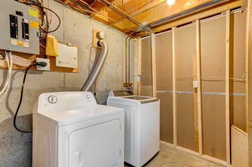 4620 31 Avenue Ne, Calgary, AB - Indoor Photo Showing Laundry Room