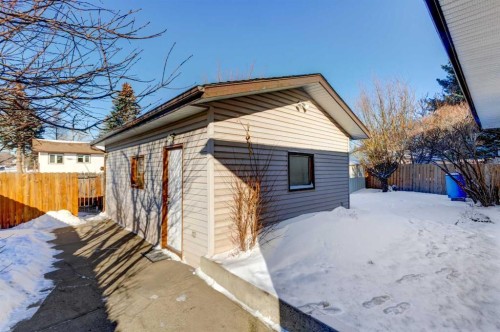 4620 31 Avenue Ne, Calgary, AB - Outdoor