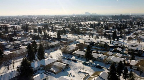 4620 31 Avenue Ne, Calgary, AB - Outdoor With View