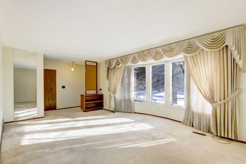 4620 31 Avenue Ne, Calgary, AB - Indoor Photo Showing Other Room