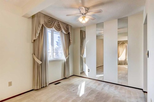 4620 31 Avenue Ne, Calgary, AB - Indoor Photo Showing Other Room