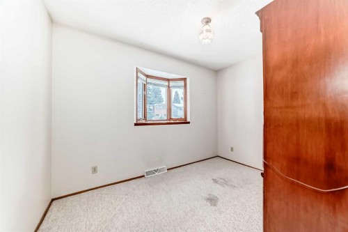 3408 Boulton Road Nw, Calgary, AB - Indoor Photo Showing Other Room