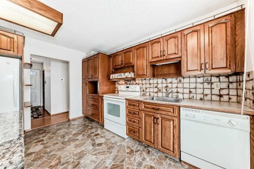 3408 Boulton Road Nw, Calgary, AB - Indoor Photo Showing Kitchen