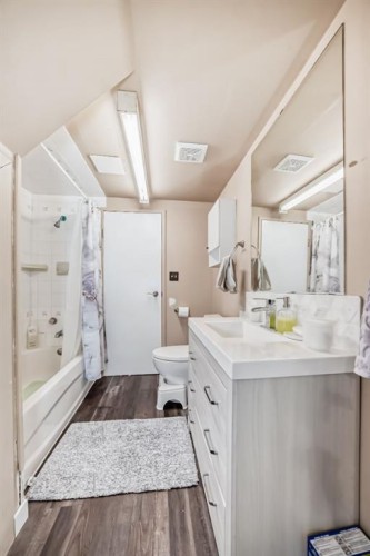 131 Huntstrom Drive Ne, Calgary, AB - Indoor