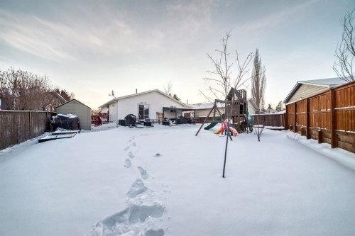 131 Huntstrom Drive Ne, Calgary, AB - Outdoor