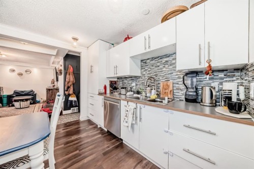 131 Huntstrom Drive Ne, Calgary, AB - Indoor Photo Showing Kitchen