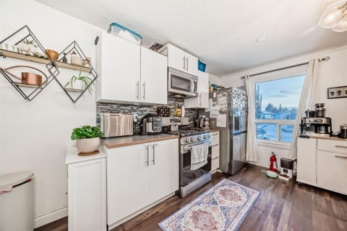 131 Huntstrom Drive Ne, Calgary, AB - Indoor Photo Showing Kitchen