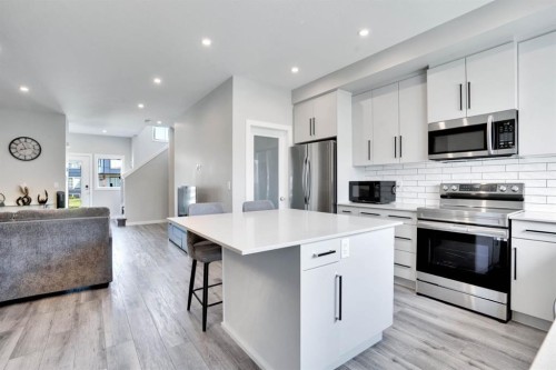47 Lake Street, Rural Red Deer County, AB - Indoor Photo Showing Kitchen With Upgraded Kitchen