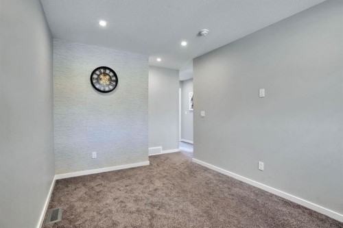 47 Lake Street, Rural Red Deer County, AB - Indoor Photo Showing Other Room