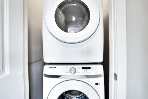 47 Lake Street, Rural Red Deer County, AB - Indoor Photo Showing Laundry Room