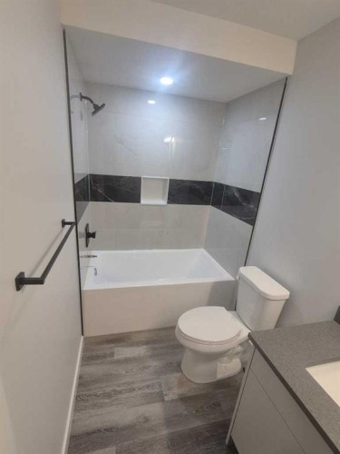 47 Lake Street, Rural Red Deer County, AB - Indoor Photo Showing Bathroom