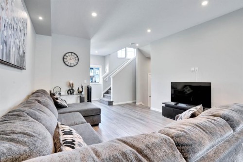 47 Lake Street, Rural Red Deer County, AB - Indoor Photo Showing Living Room