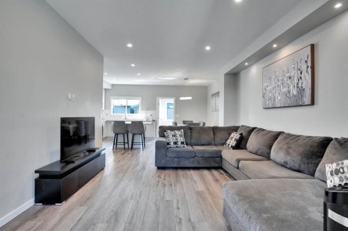 47 Lake Street, Rural Red Deer County, AB - Indoor Photo Showing Living Room