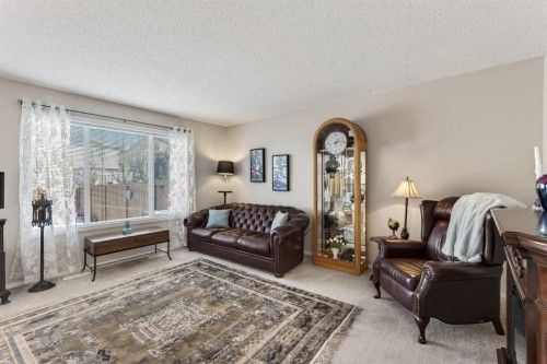 10 Cougar Ridge Bay Sw, Calgary, AB - Indoor Photo Showing Living Room