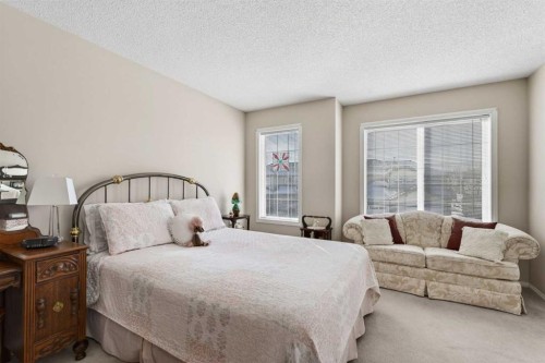 10 Cougar Ridge Bay Sw, Calgary, AB - Indoor Photo Showing Bedroom