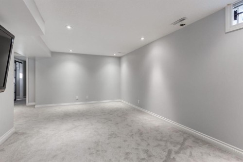 4011 25 Avenue Sw, Calgary, AB - Indoor Photo Showing Other Room
