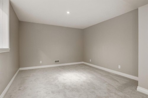 4011 25 Avenue Sw, Calgary, AB - Indoor Photo Showing Other Room