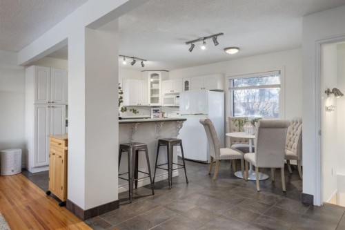 4011 25 Avenue Sw, Calgary, AB - Indoor Photo Showing Dining Room