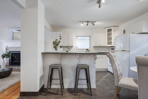 4011 25 Avenue Sw, Calgary, AB - Indoor