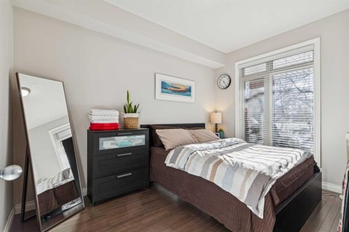214-2 Hemlock Crescent Sw, Calgary, AB - Indoor Photo Showing Bedroom