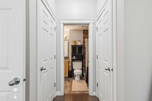 214-2 Hemlock Crescent Sw, Calgary, AB - Indoor Photo Showing Other Room