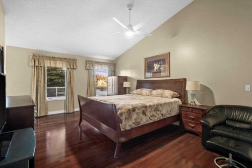 22 Varsity Estates Close Nw, Calgary, AB - Indoor Photo Showing Bedroom