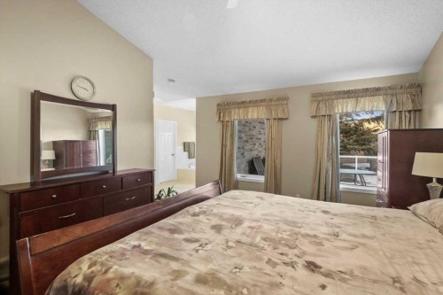 22 Varsity Estates Close Nw, Calgary, AB - Indoor Photo Showing Bedroom