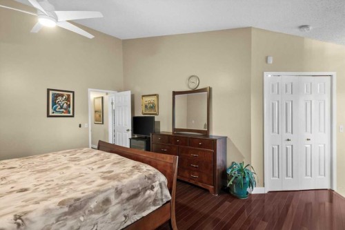 22 Varsity Estates Close Nw, Calgary, AB - Indoor Photo Showing Bedroom