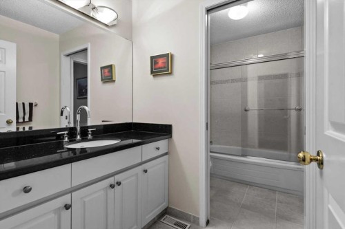 22 Varsity Estates Close Nw, Calgary, AB - Indoor Photo Showing Bathroom