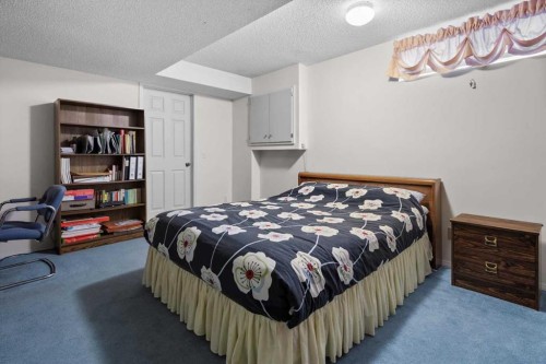 22 Varsity Estates Close Nw, Calgary, AB - Indoor Photo Showing Bedroom