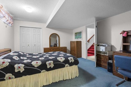22 Varsity Estates Close Nw, Calgary, AB - Indoor Photo Showing Bedroom