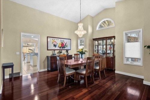 22 Varsity Estates Close Nw, Calgary, AB - Indoor Photo Showing Dining Room