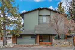 59-10030 Oakmoor Way SW Calgary, AB T2V 4S8