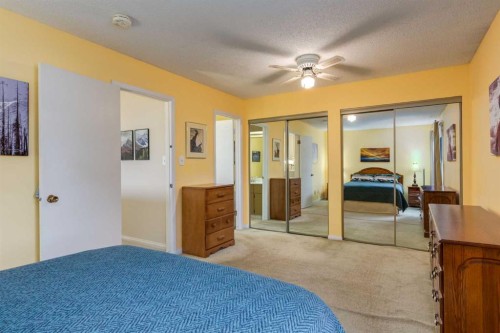 59-10030 Oakmoor Way Sw, Calgary, AB - Indoor Photo Showing Bedroom