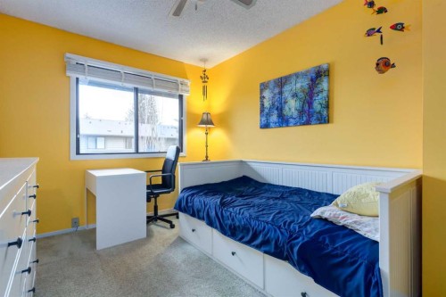 59-10030 Oakmoor Way Sw, Calgary, AB - Indoor Photo Showing Bedroom