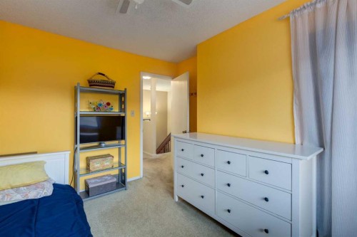59-10030 Oakmoor Way Sw, Calgary, AB - Indoor Photo Showing Bedroom